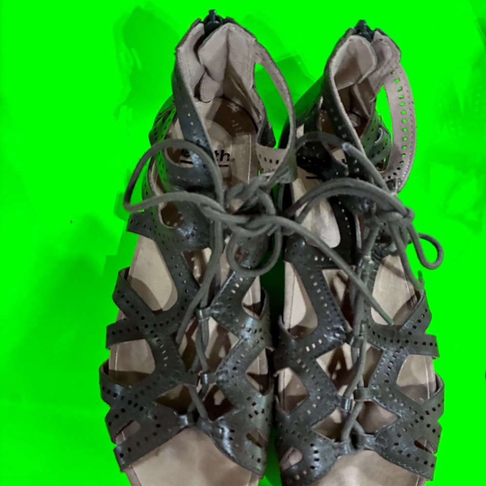 Earth Women's Olive Lace-Up Sandals